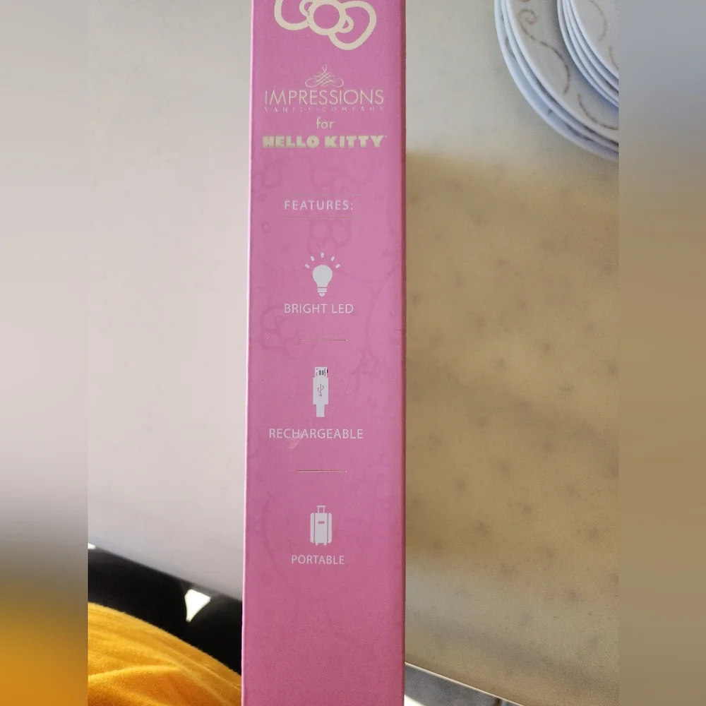 Hello Kitty Led hand mirror with standing base
